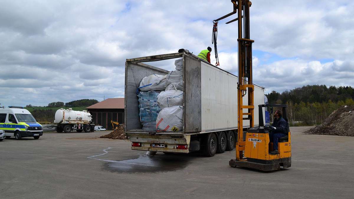 Thüringen: Polizei stoppt Laster mit illegalem Abfall aus Italien