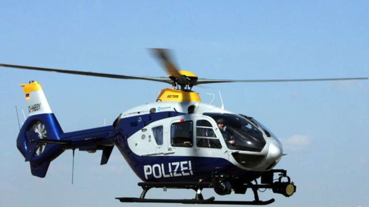 Suhl/ Zella-Mehlis: Polizeihunde lernen in Suhl das Fliegen - im Hubschrauber