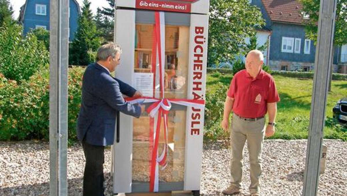 Hildburghausen: Telefonzelle als Bücherhäusle: Nimm eins, bring eins!