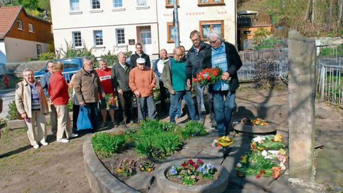 Ilmenau: Blumen zum Gedenken an Karl Zink