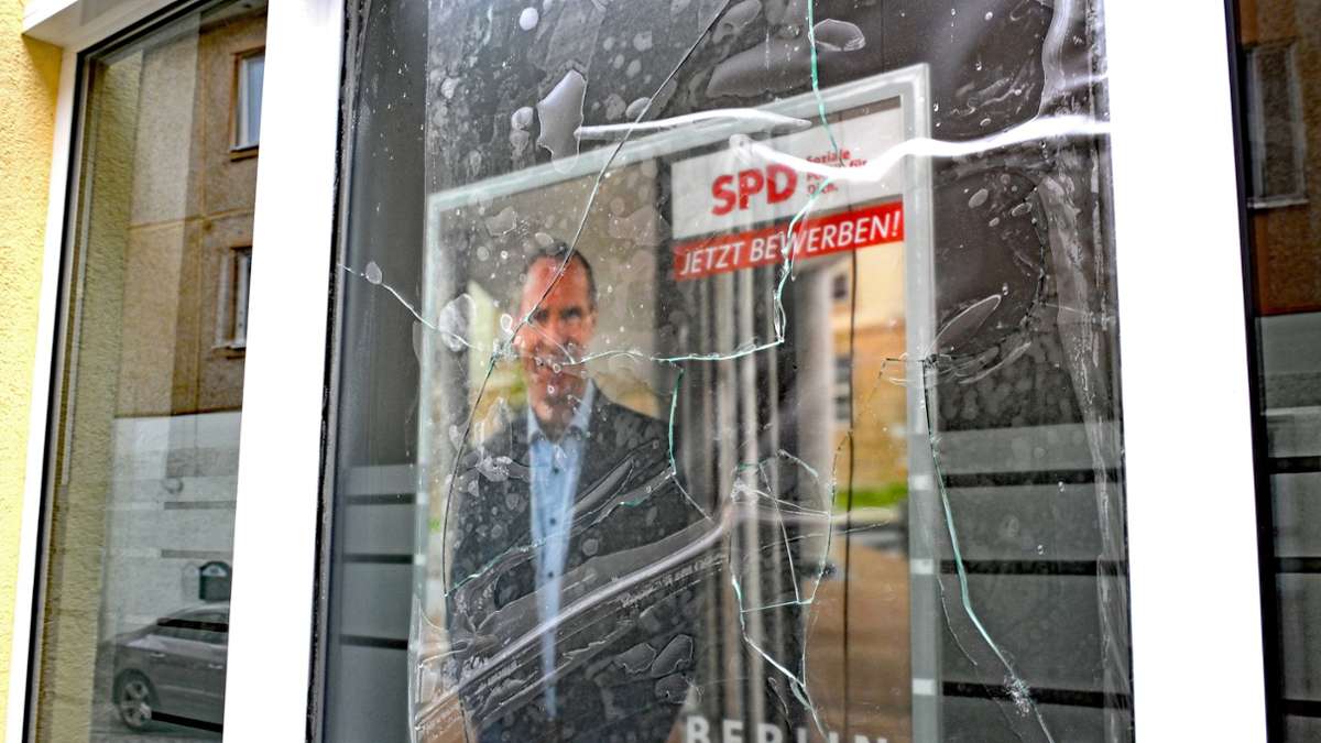 Polizei ermittelt: Wieder  Steinattacken auf  Suhler Parteibüros