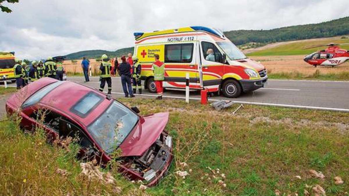 Hildburghausen: Auto rauscht in Graben - zwei Rentnerinnen verletzt