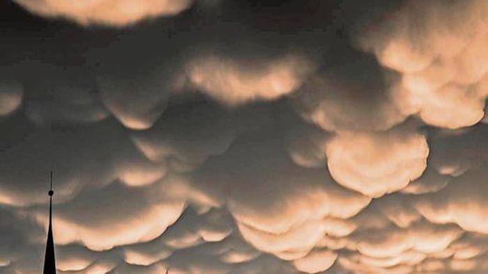 Hassberge: Abendliches Wolken-Spektakel