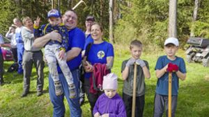 Umweltaktion: 650 Eichen und Bergahorne in Gräfinau-Angstedt gepflanzt
