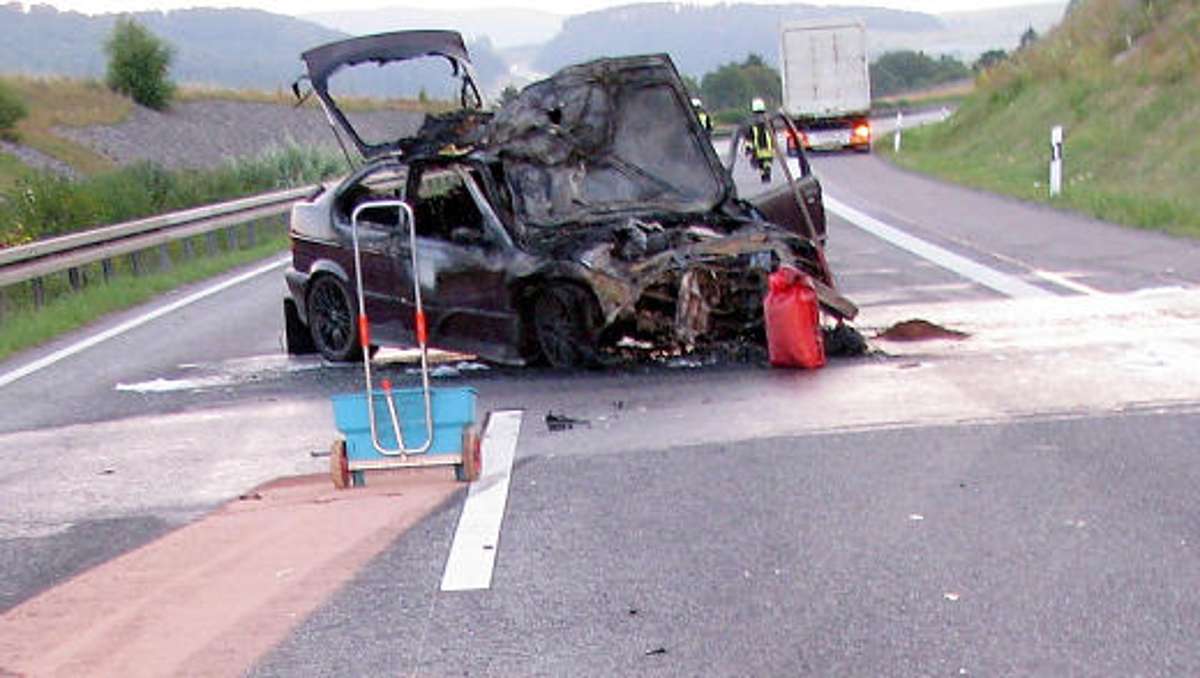 Thüringen: Pkw brennt nach Unfall auf Autobahn 71 aus