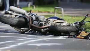 Drei Motorradfahrer bei Stürzen verletzt