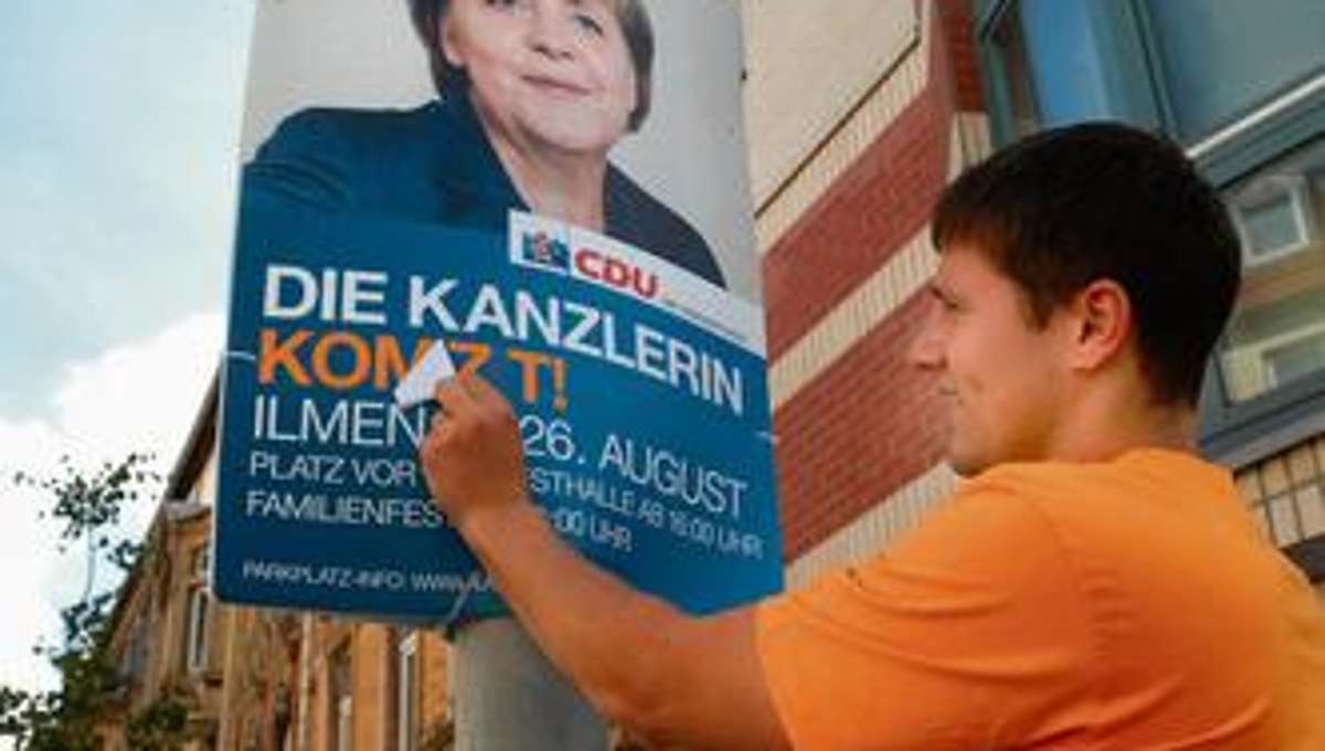 Ilmenau: Unbekannte verschandeln Merkel-Plakate