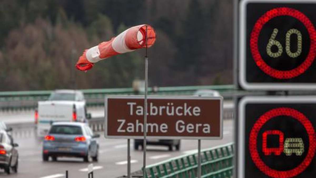 Thüringen: Tief Felix stürmt und verursacht Schäden