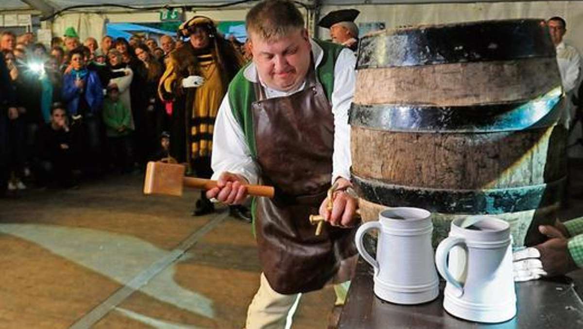 Hildburghausen: Unter dem Kuhschwanz wird fröhlich gefeiert