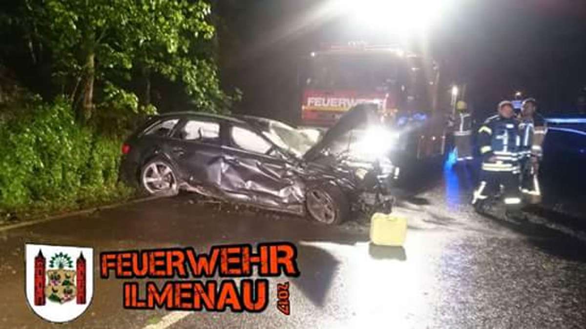 Ilmenau: Wagen überschlägt sich bei Ilmenau, Fahrer leicht verletzt