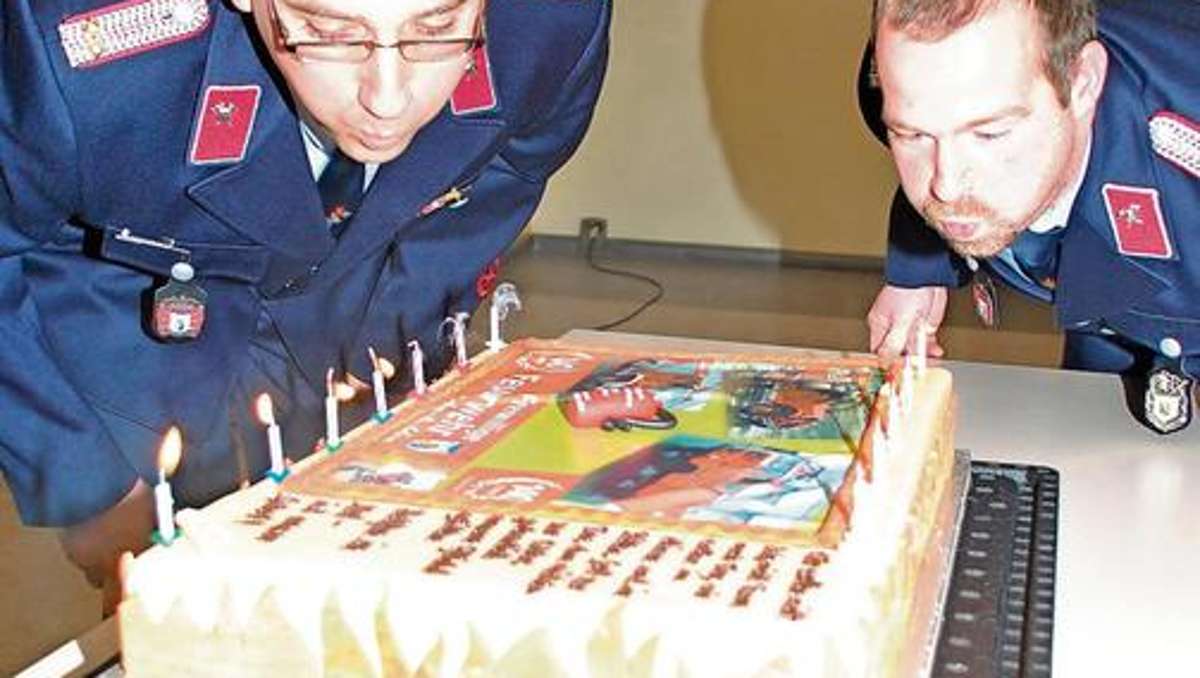 Schmalkalden: Eine Torte zum Feuerwehr-Jubiläum