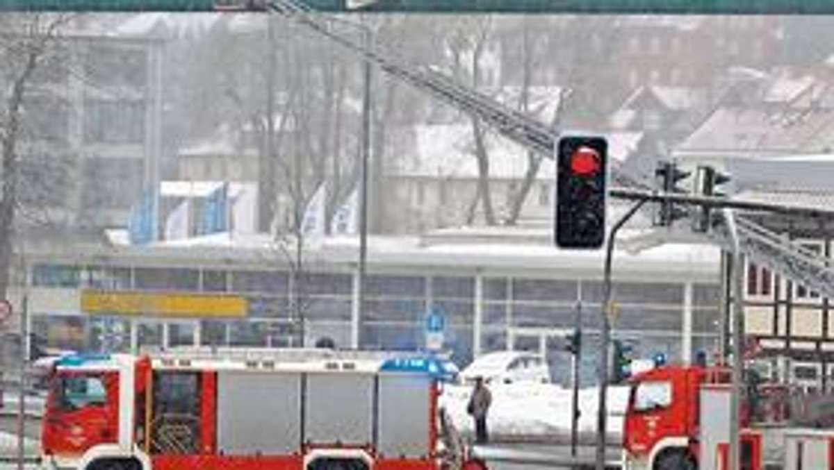 Suhl/ Zella-Mehlis: Suhler Viadukt-Kreuzung wegen illegalem Transparent gesperrt