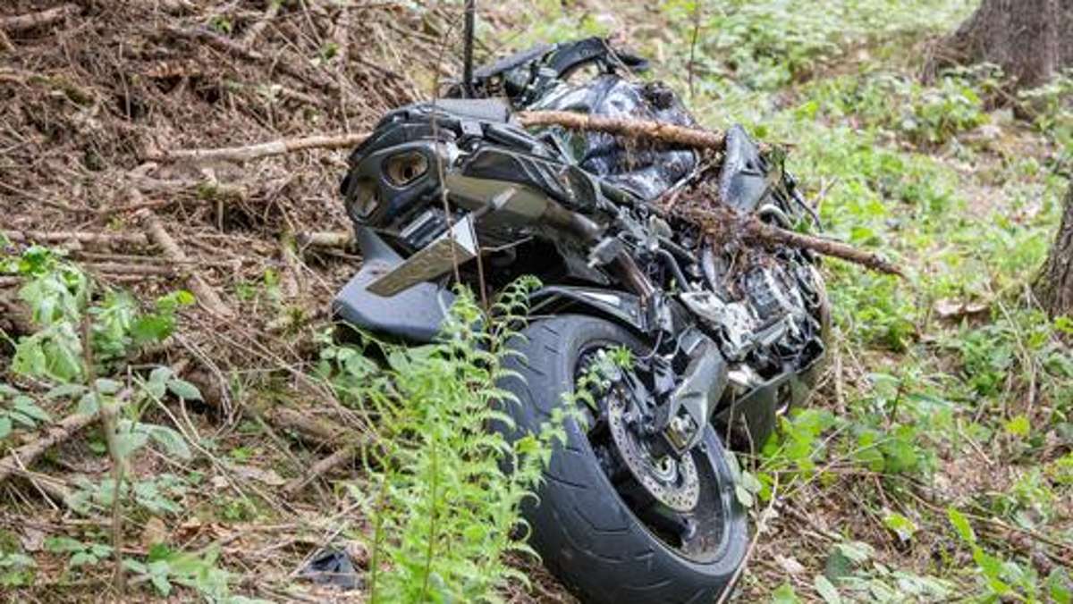 Ilmenau: 59 Jahre alter Biker verunglückt nahe Dreiherrenstein tödlich