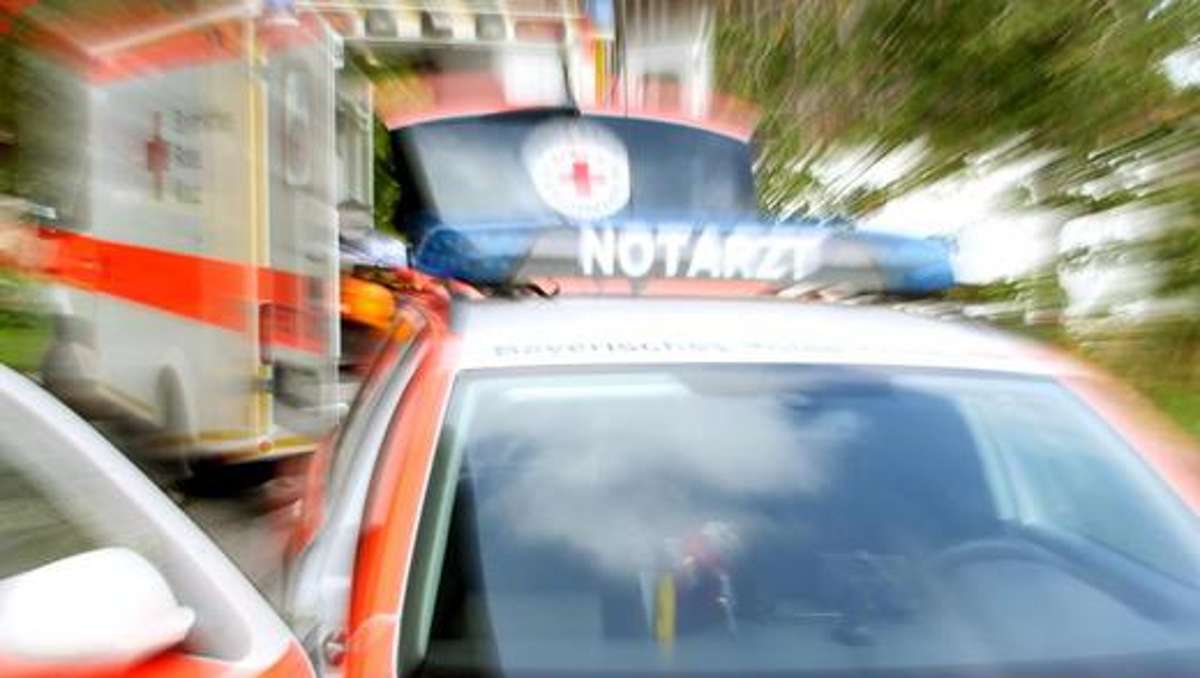 Thüringen: Auto prallt in Gegenverkehr und dreht sich in der Luft: Zwei Babys unter Verletzten