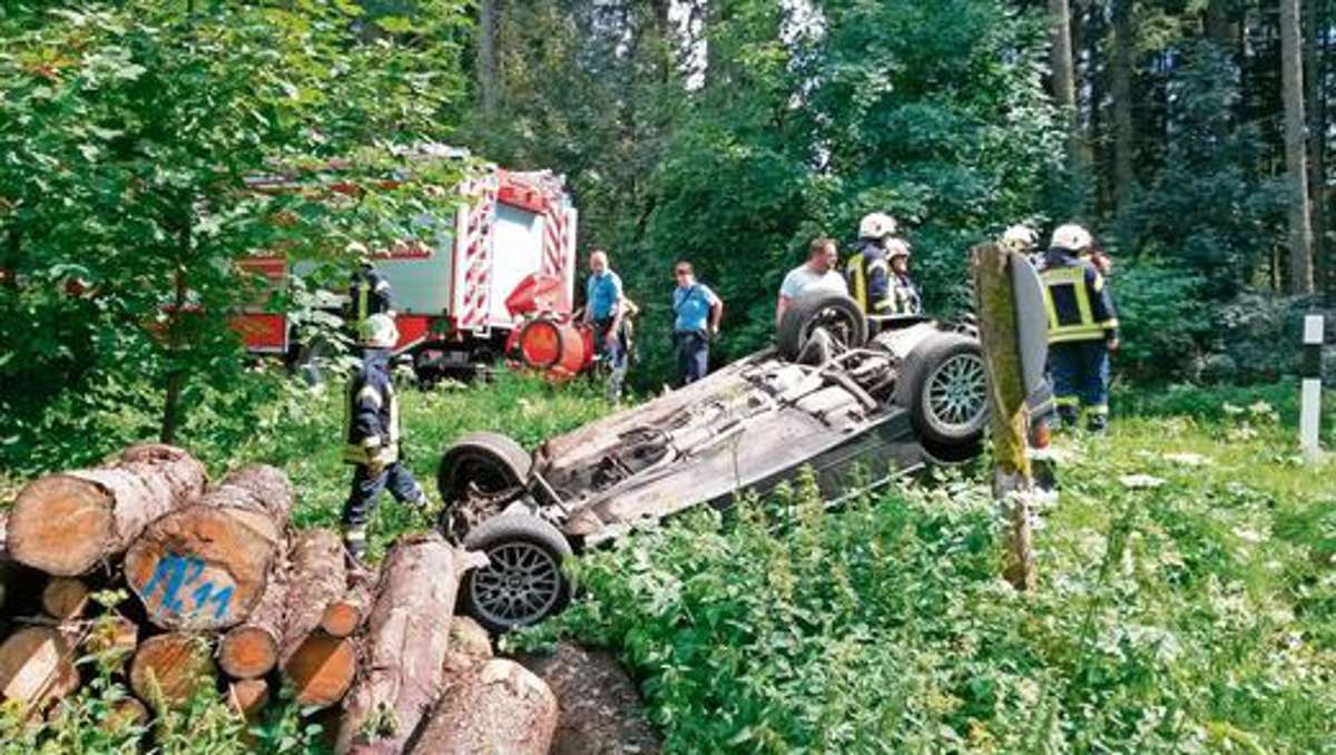Ilmenau: Auto landet nach Überschlag im Straßengraben: 44-Jähriger verletzt