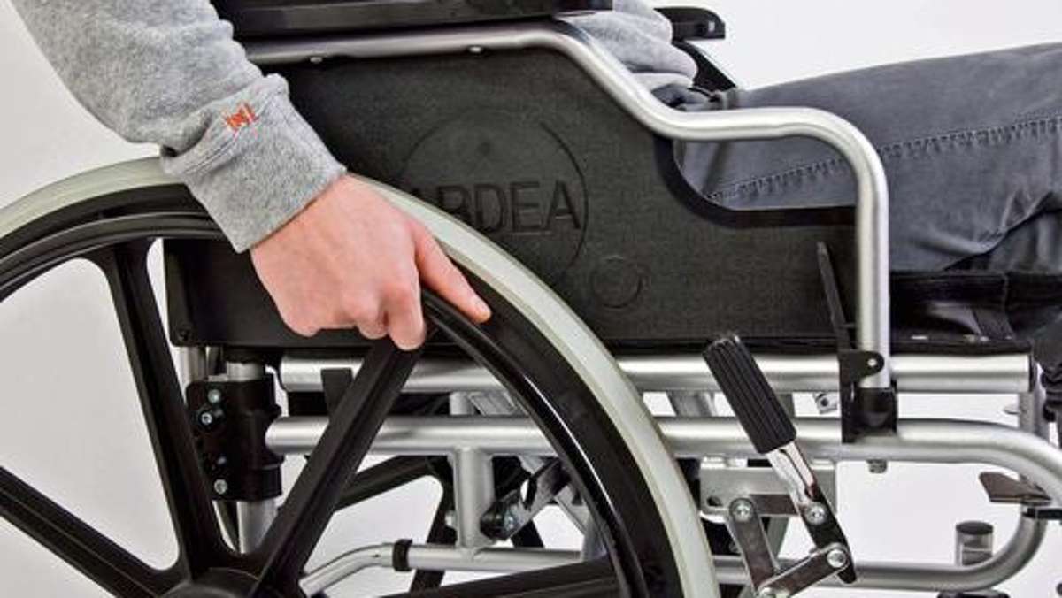 Bad Salzungen: Länderübergreifender Einsatz: Rollstuhlfahrer aus misslicher Lage befreit