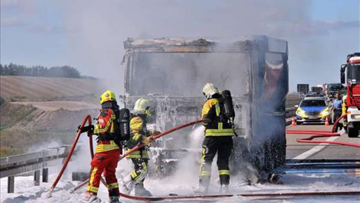 Thüringen: Brennender Lkw blockiert die Autobahn 73 bei Eisfeld