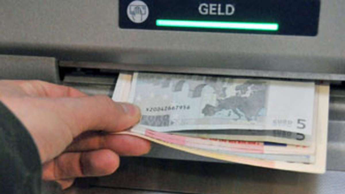 Sonneberg/Neuhaus: Geld am Automaten vergessen: Kamera entlarvt Mitnehmer