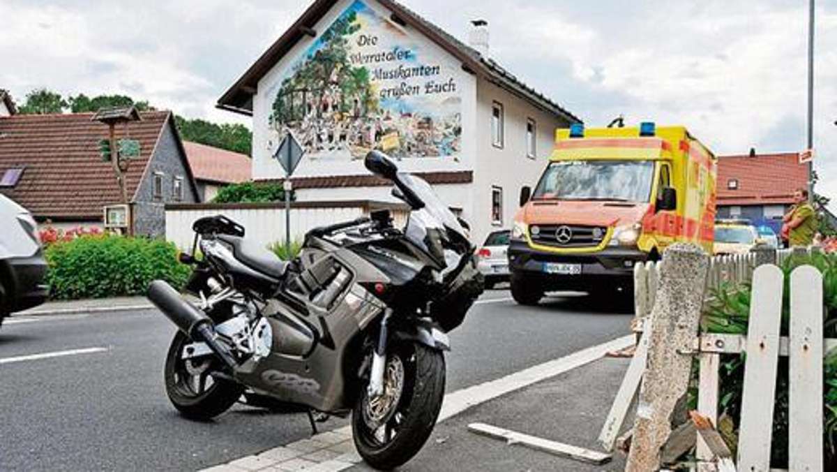 Hildburghausen: Fahrerin verletzt, Totalschaden am Motorrad
