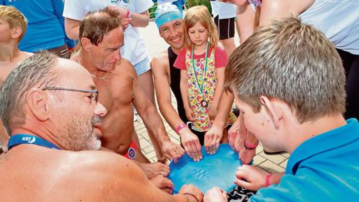 Meiningen: Da staunte sogar der Weltmeister: 220 Liter in einer Badekappe