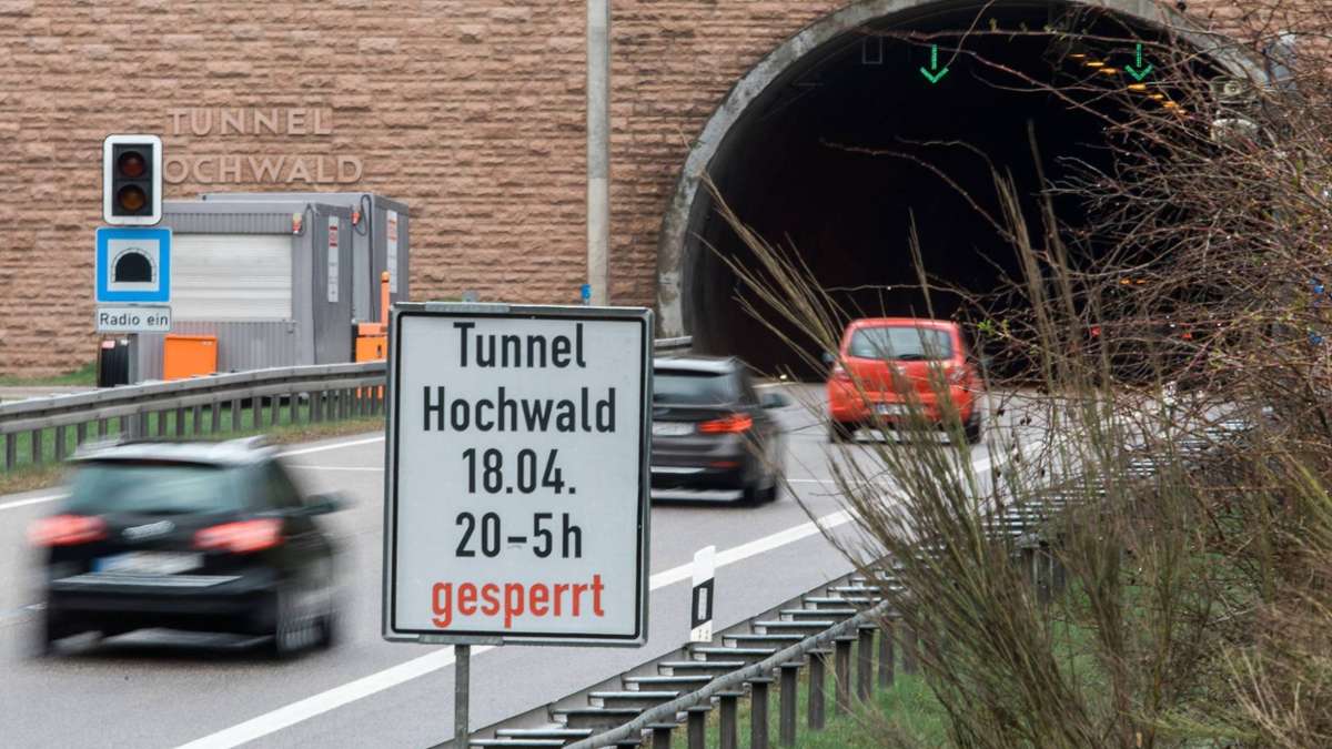 Thüringen: Tunnel Hochwald auf der Autobahn 71 in dieser Nacht gen Erfurt dicht