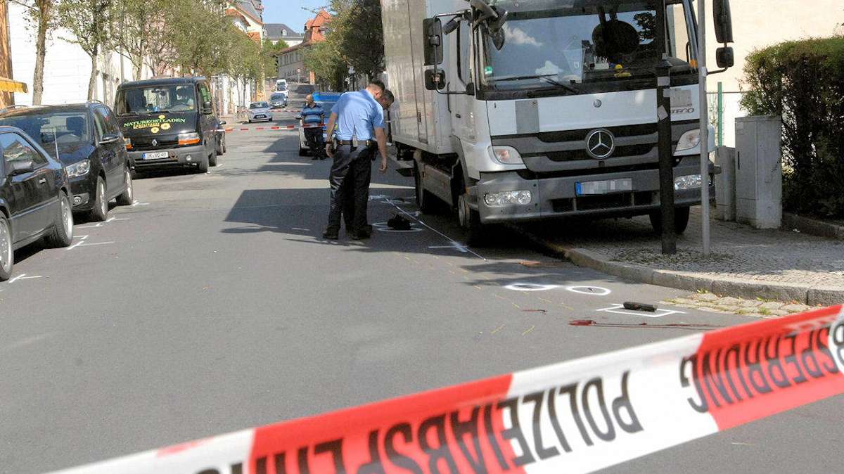 Ilmenau: Lkw-Fahrer beim Entladen angefahren und schwerst verletzt