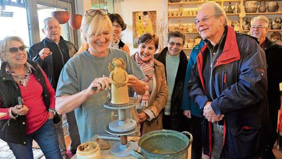 Suhl/ Zella-Mehlis: Französische Besucher im Keramik-Atelier
