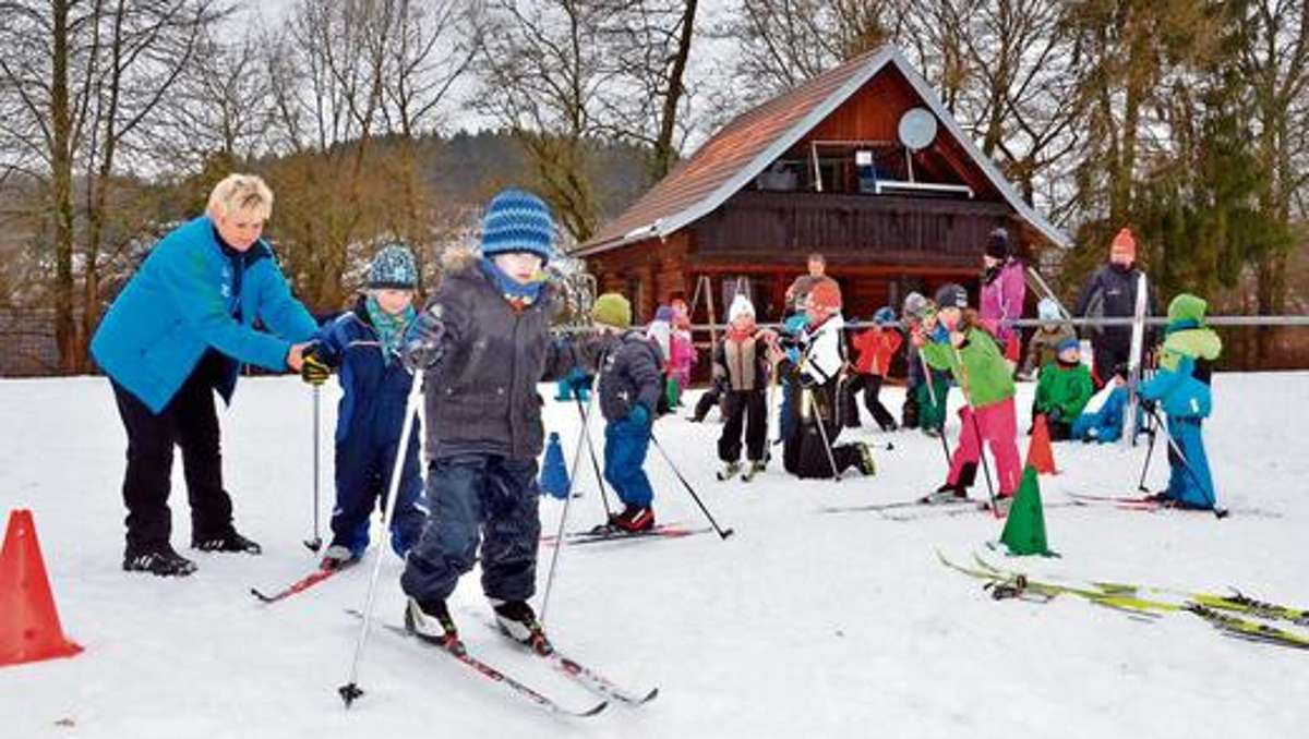 Zella-Mehlis: Kinderleichter Skispaß im Schnee