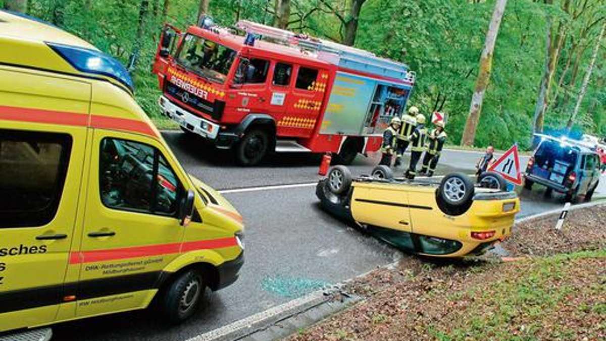 Hildburghausen: Salto auf nasser Straße: Fahrerin blieb unverletzt