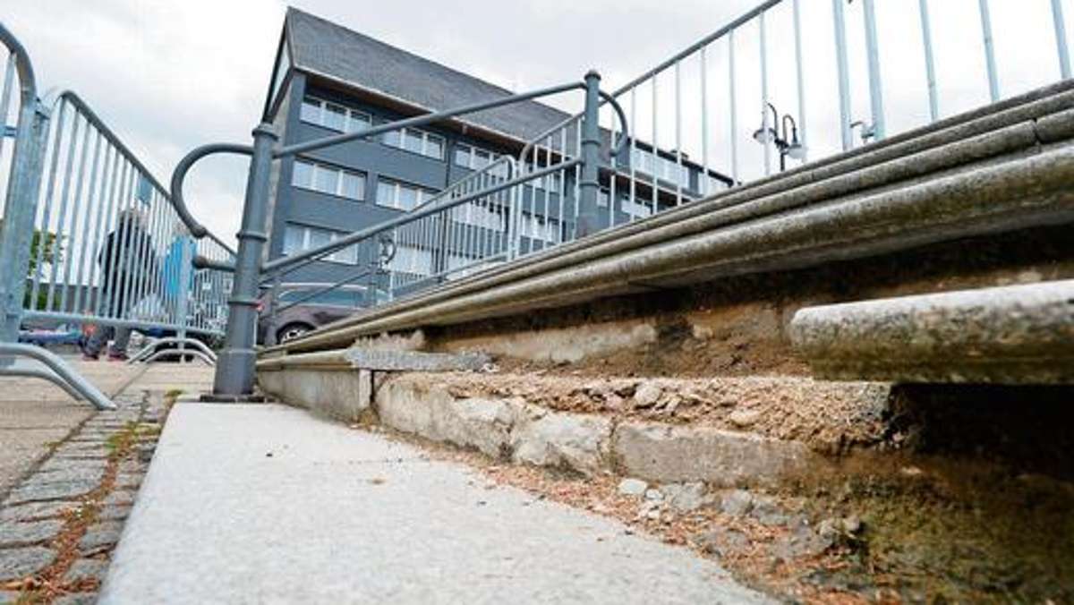 Sonneberg/Neuhaus: Neuhäuser Haushalt mit heißer Nadel gestrickt