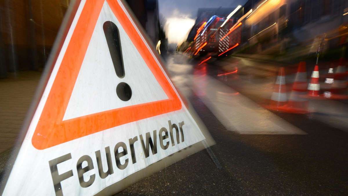 Hildburghausen: Familie auf Heimfahrt und hupende Ankündigung: Zwei Autos brennen ab