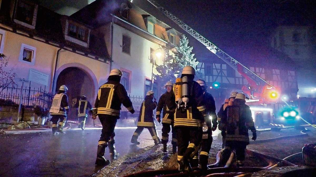 Rhön: Brand in Helmershausen durch offenes Feuer ausgelöst