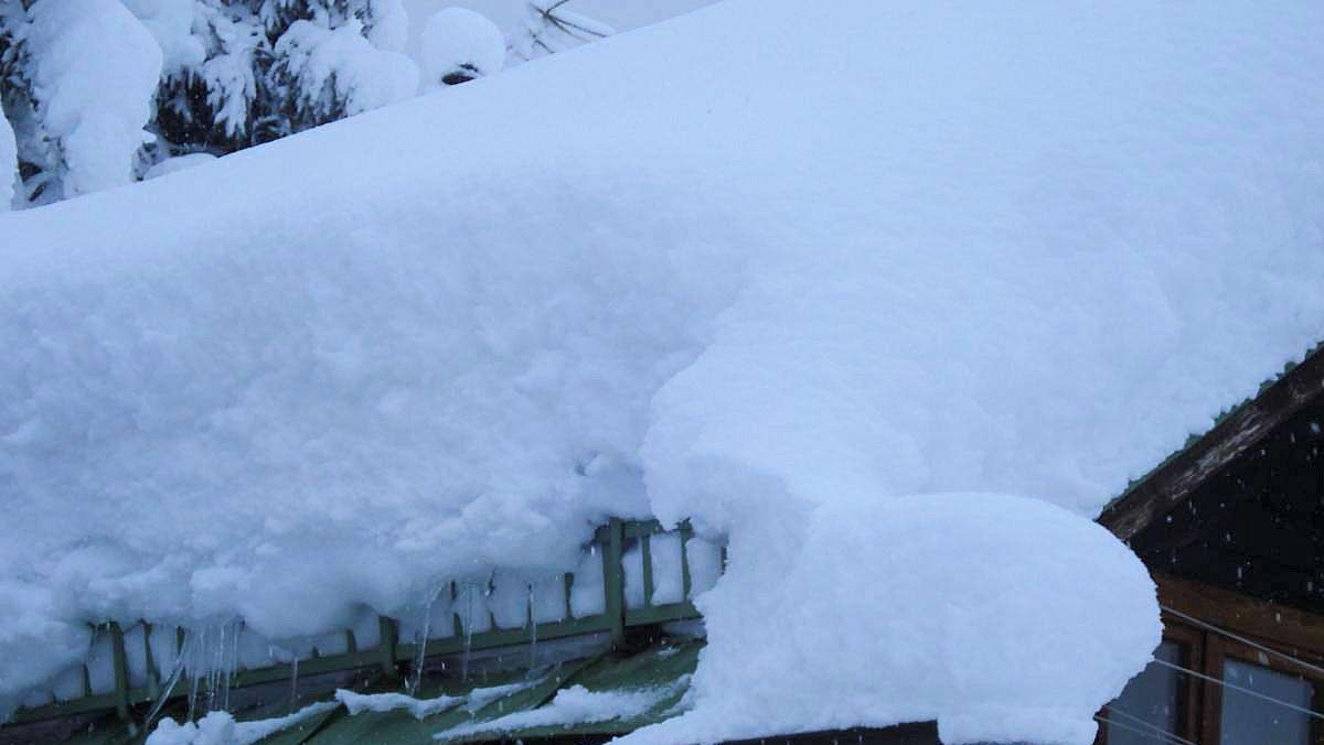 Sonneberg/Neuhaus: Sonneberg schließt Schulturnhallen: Zu viel Schnee auf den Dächern