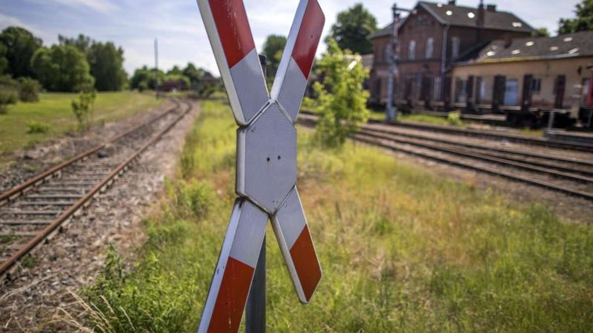 Thüringen: Frau von Zug erfasst und getötet: Behinderungen im Bahnverkehr