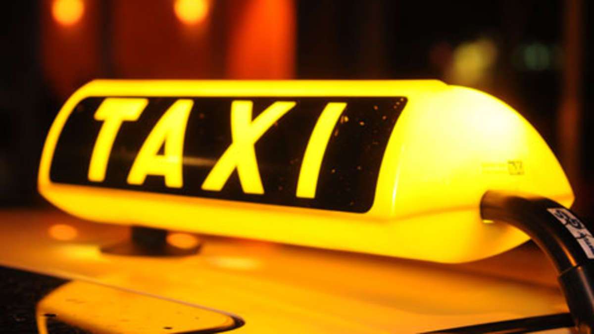Thüringen: Zwei Männer rauben Taxifahrer Einnahmen und Auto