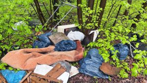Illegal Müll entsorgt: Stadt sucht Zeugen
