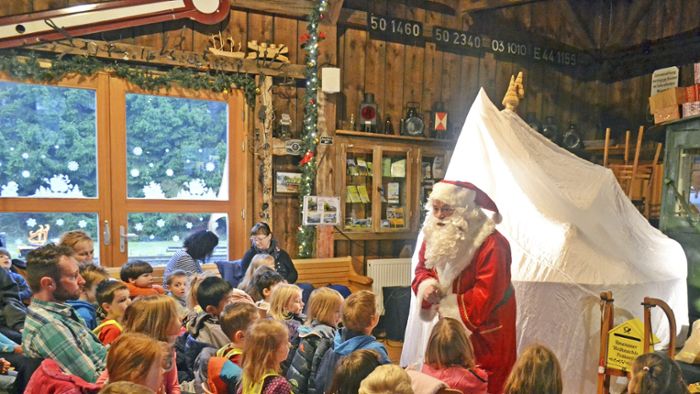 Vorweihnachtszeit: Der Weihnachtsmann auf großer Tour durch Ilmenau