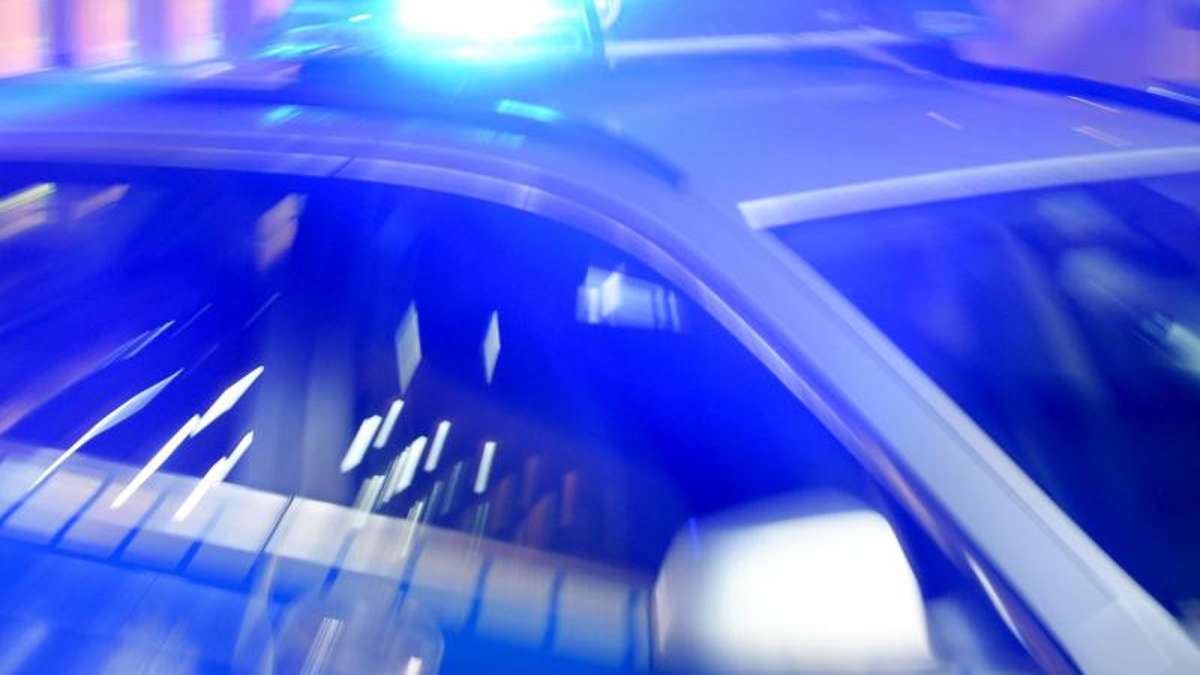 Thüringen: 30-jähriger Autofahrer rast bei Flucht auf Streifenwagen zu