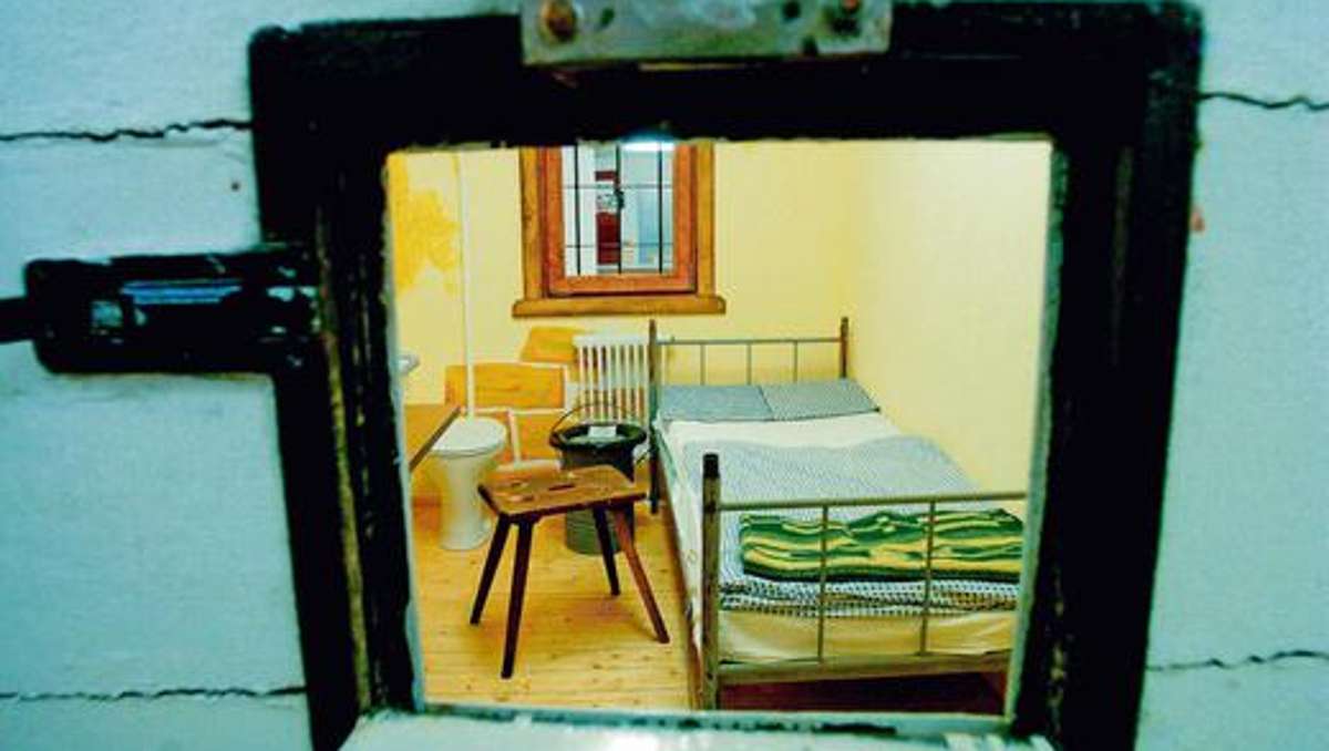 Feuilleton: Geschichte hinter Gefängnismauern