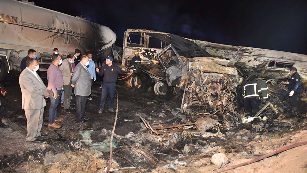 Busunglück in Ägpyten: Lastwagen und Bus kollidieren – mindestens 20 Tote