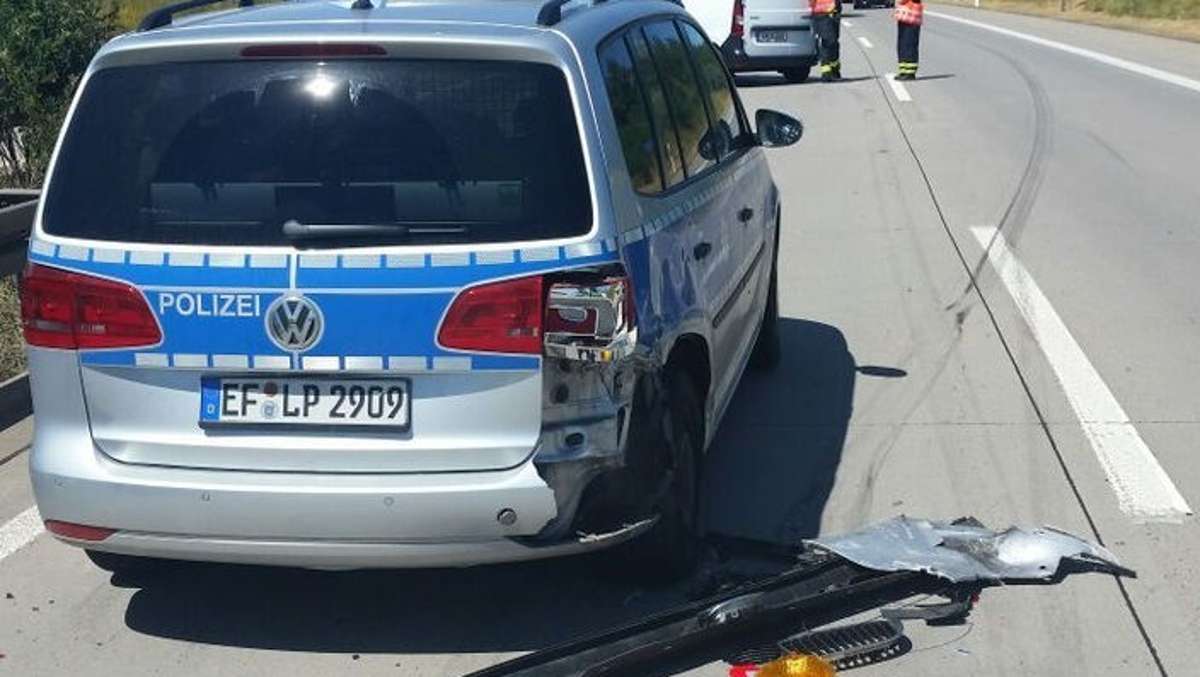 Thüringen: Auto kracht an Unfallstelle in Streifenwagen: Polizistin verletzt