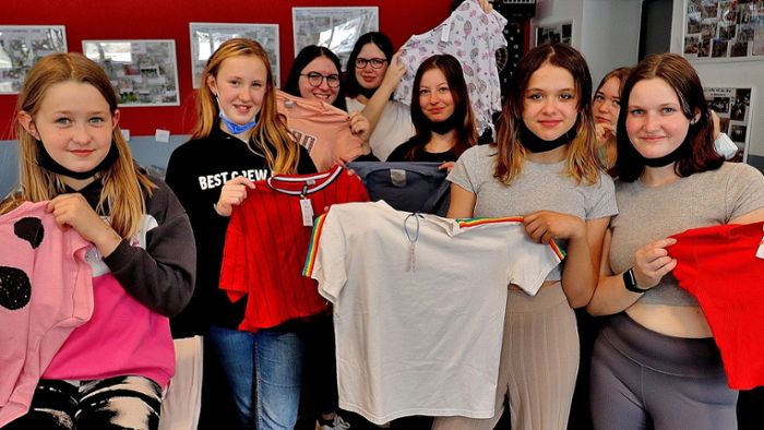 Ausgemistete Kleiderschränke bringen Geld für Jugendarbeit