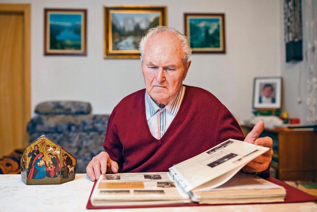 Otto Eberhardt hat vor 75 Jahren die mörderischste Schlacht des Zweiten Weltkrieges überlebt. Hoffnung gab ihm eine Krippe aus Pergamentpapier, die er am Heiligen Abend 1942 in Stalingrad erhielt. Seine Erinnerungen hat er für die Familie aufgeschrieben, um vor den Schrecken von Kriegen zu warnen.