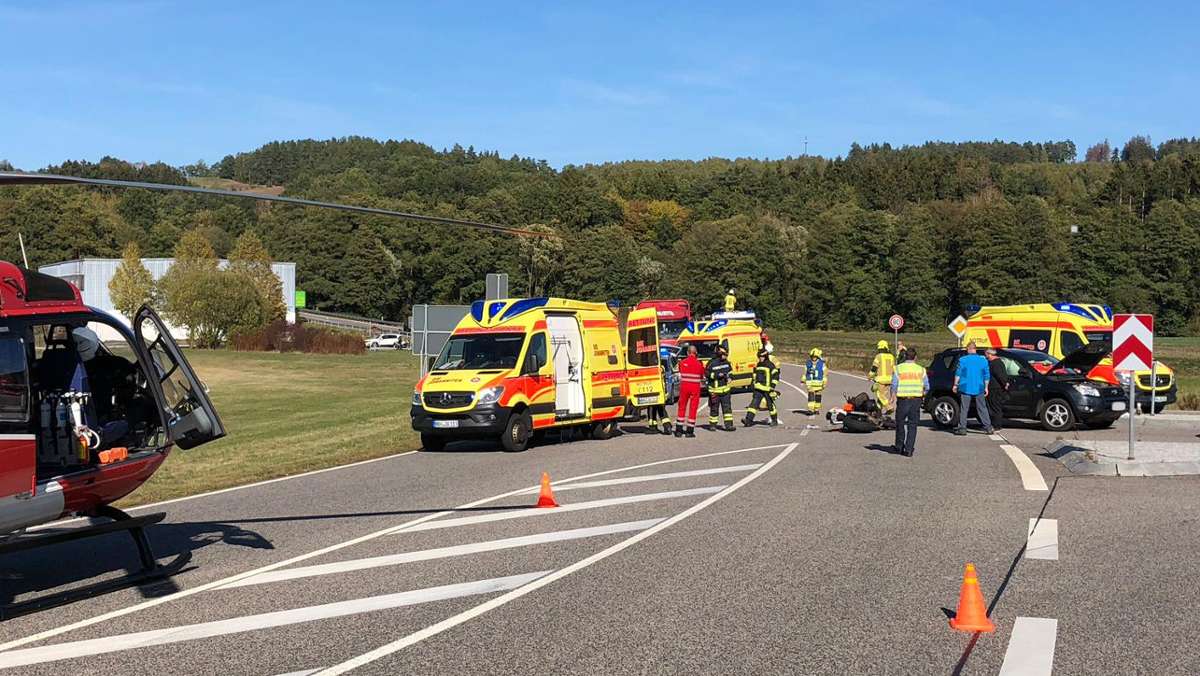 Hildburghausen: Auto nimmt Motorrad die Vorfahrt: Zwei schwer Verletzte