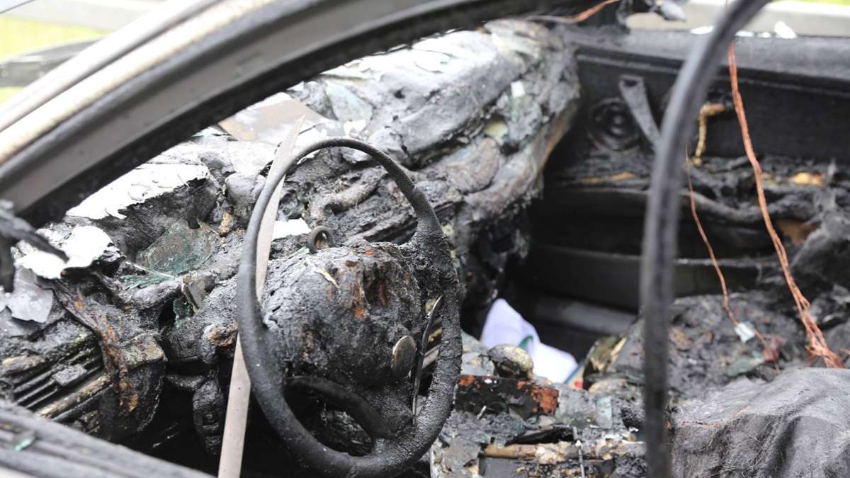 Thüringen: Sechs Autos brennen auf dem Gelände eines Autohauses