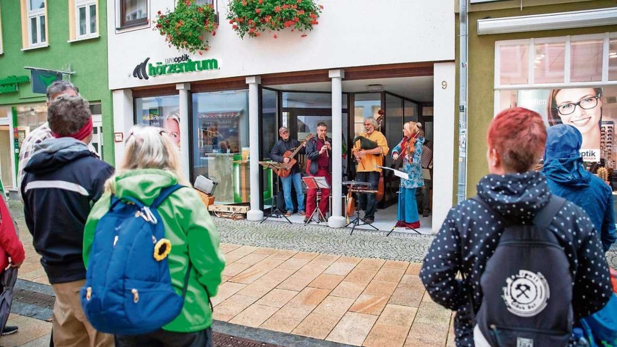 Ilmenau: Feuertanz eröffnet Folktage im Nieselregen