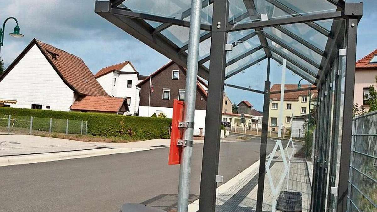 Meiningen: Nagelneue Bushaltestelle hat einen Haken