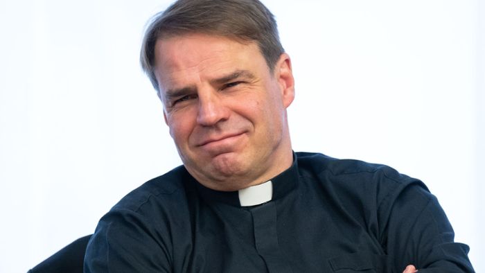 Witz im Ostergottesdienst: Lachender Bischof geht viral