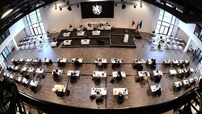 Landtag, Kreistage und Stadträte treffen sich an neuen Orten