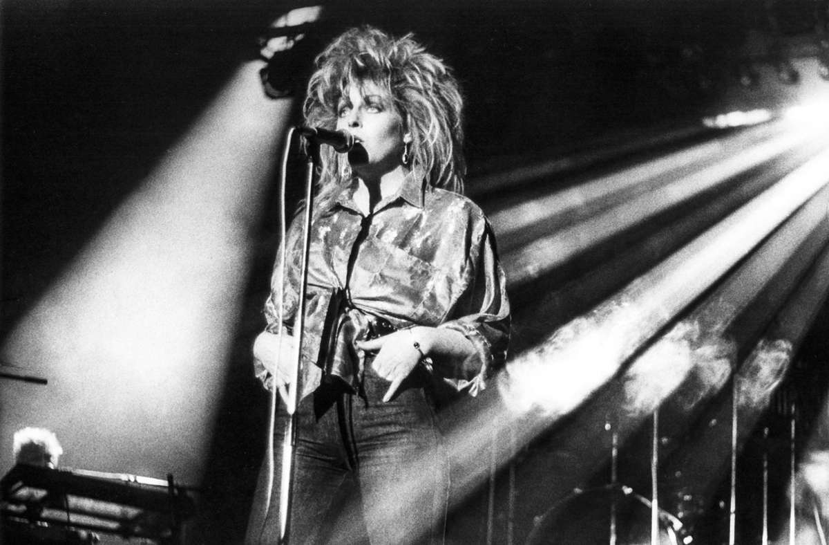 Ein Lied für die Menschen:Tamara Danz  mit Silly  1986 bei „Rock für den Frieden“ im Berliner Palast der Republik. Foto: picture alliance / DB ZB/dpa-Zen